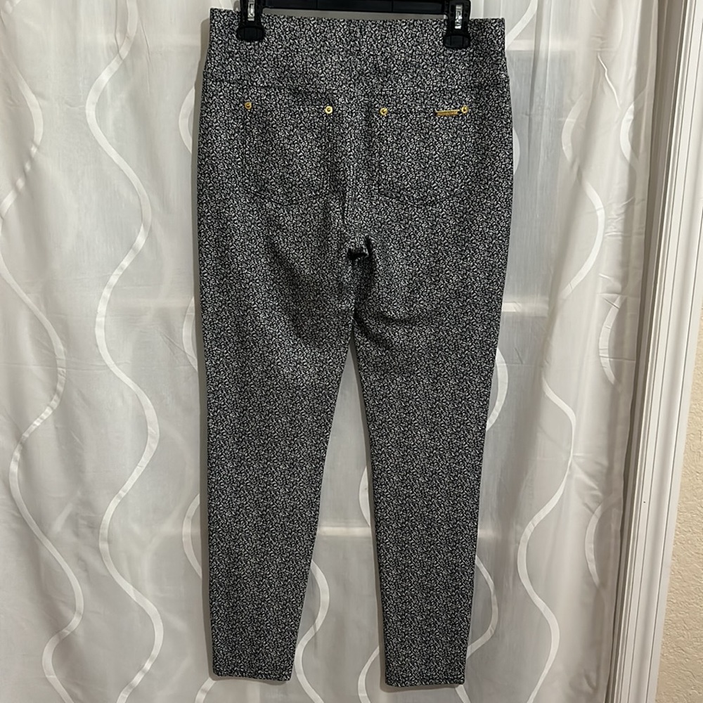 Michael Kors Black & White Floral Print Leggings, Size Medium - Picture 3 of 7
